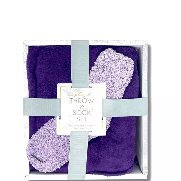 NIB Plush Throw Blanket & Matching Socks Gift Set New In Box Eggplant Purple - Picture 1 of 1